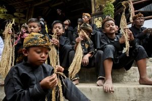 Young boy in Cigugur, Kuningan, West Java on Thursday (14/09) "The emptying of religious columns in e-ID cards is becoming a more complex issue," said Dewi Kanthi, a resident who belief Sunda Wiwitan and civil rights activist on Friday (15 / 09). "For a public service there can be no consideration of the majority and minority, justice is to be fulfilled as part of the public service," she added. (JG Photo/Yudha Baskoro)